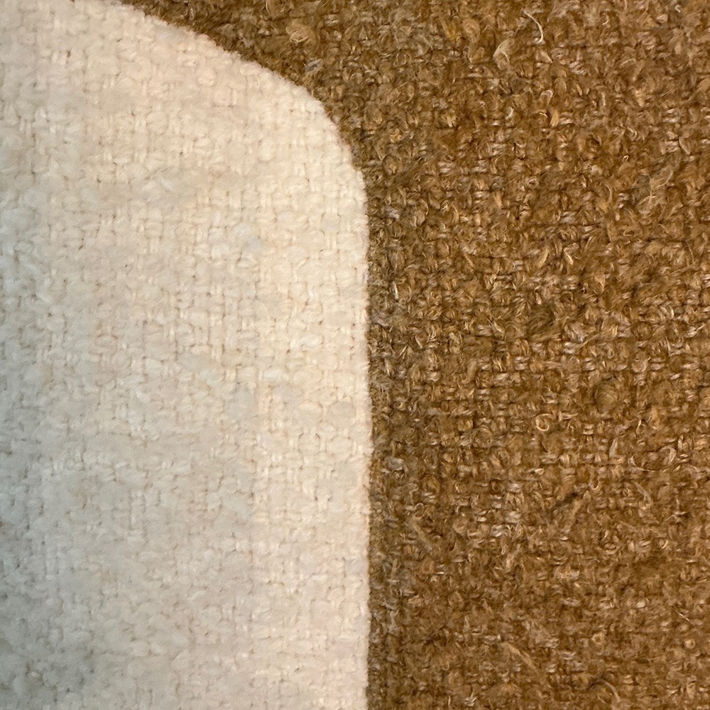 A Pair of Rugs & Home White and Brown Accent Pillows- 22x22- Excellent Condition - Picture 5 of 5
